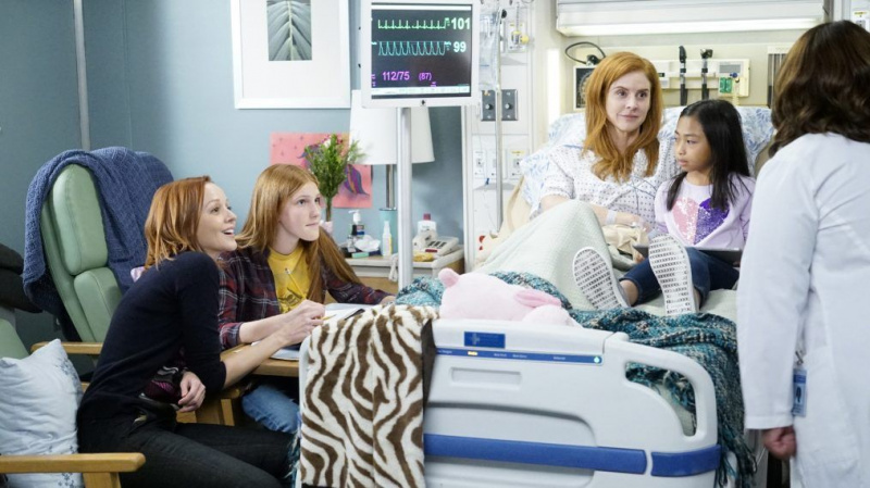 LINDY BOOTH, AVA DEVOE, SARAH RAFFERTY, MIA LYNN BANGUNAN