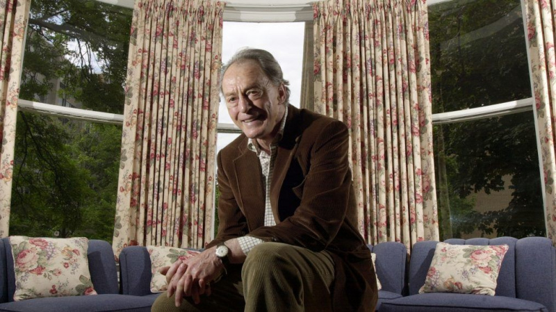 PETERDONAT-July 17, 2003-Veteran actor, Peter Donat, poses for a portrait in Toronto Thursday July 1