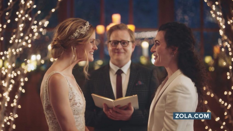 Hallmark се извинява за пускането на Zola реклами с участието на една и съща двойка