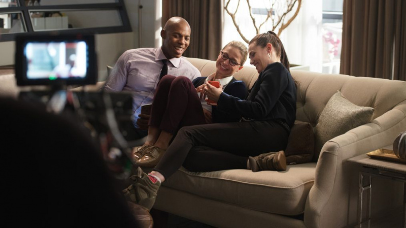 Supergirl - BTS - Mechad Brooks, Melissa Benoist, Katie McGrath