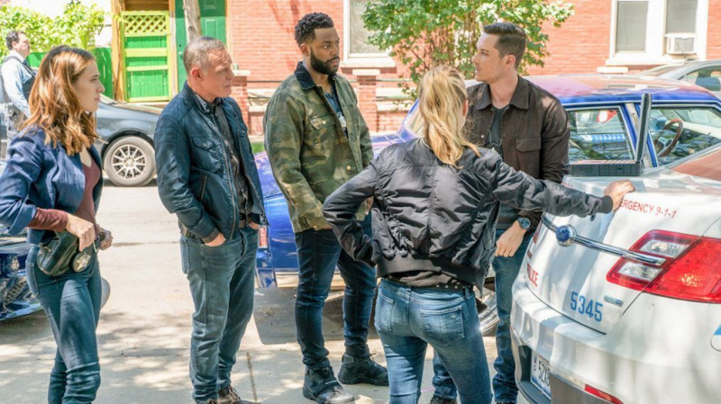 Saprātīgums ļaus strādāt bez Antonio 'Chicago P.D.' 7. sezonas pirmizrāde (FOTOGRĀFIJAS)