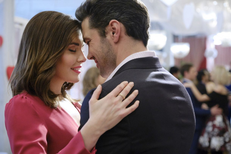 Hallmark Matching Hearts Taylor Cole Ryan Paevey Julia Daniel