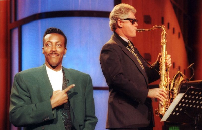 Šiandien TV istorijoje: Billas Clintonas ir jo saksas lankosi „Arsenio“