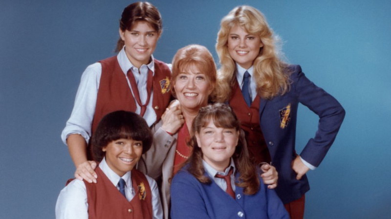Nancy McKeon, Lisa Whelchel, Mindy Cohn, Kim Fields, Charlotte Rae on