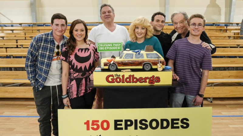 Elenco e equipe de 'The Goldbergs' comemoram 150 episódios (FOTOS)