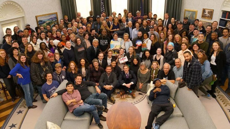 „Madam Secretary“ aktoriai atsisveikina kaip filmavimasis sezono įvyniojimais (NUOTRAUKOS)