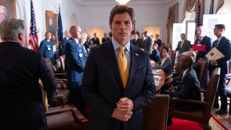   James Marsden ως Πρόεδρος Μπράντφορντ στον Παράδεισο
