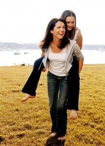 GILMORE GIRLS, Lauren Graham, Alexis Bledel, (Season 2), 2000-2007, photo:  Warner Bros./Everett Co