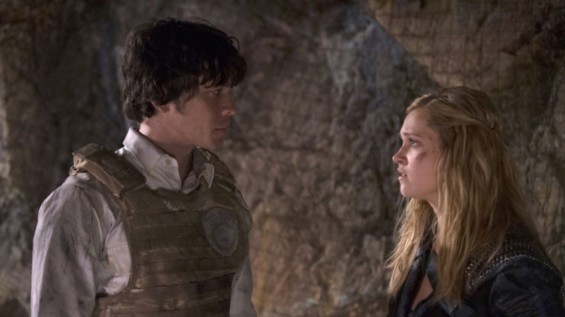 Bør de eller bør de ikke? Fordeler og ulemper med at Bellarke kommer sammen om 'The 100'