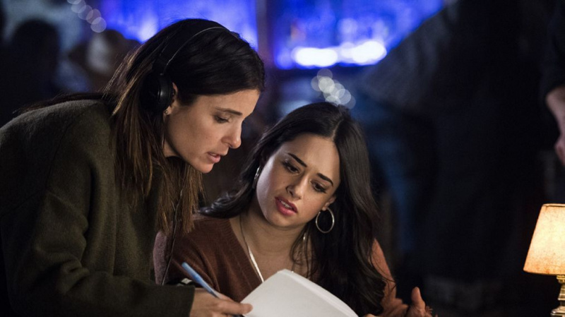 Primeiro Look: Shiri Appleby, estrela original de 'Roswell', dirige 'Roswell, Novo México' (fotos)