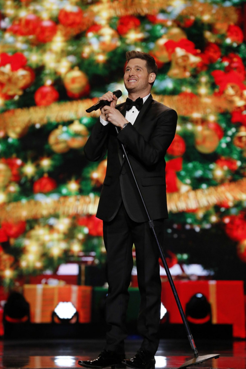 Майкъл Bublé подхожда за Коледа в Холивуд и неговия дует със Селин Дион