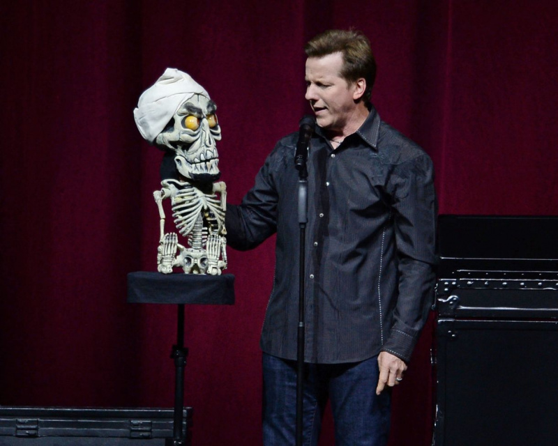 Komiker / Ventriloquist Jeff Dunham Lands på NBC