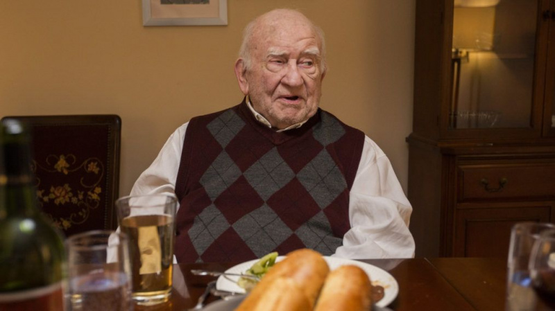 Ed Asner o Finding „Rain Beau’s End” i jego sześciu dekadach w telewizji
