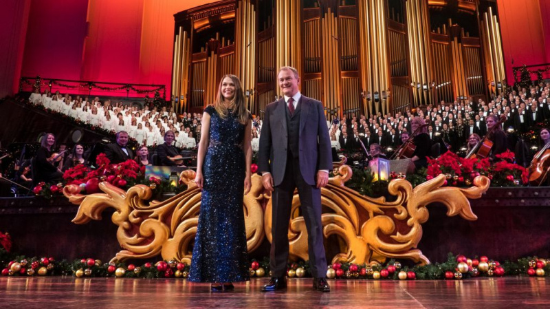'Christmas With the Mormon Tabernacle Choir' Concert Narrator Hugh Bonneville kaller Special 'Epic'