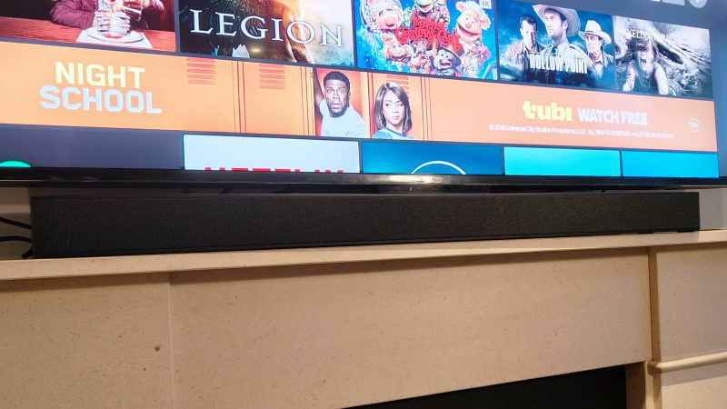   Amazon Fire TV Soundbar Plus pod Amazon TV.