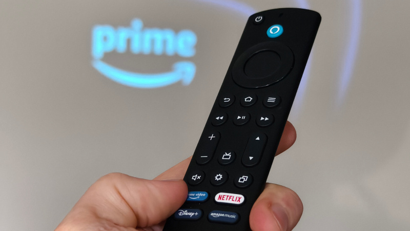   Hlasové diaľkové ovládanie Alexa vylepšené cez logo Prime.