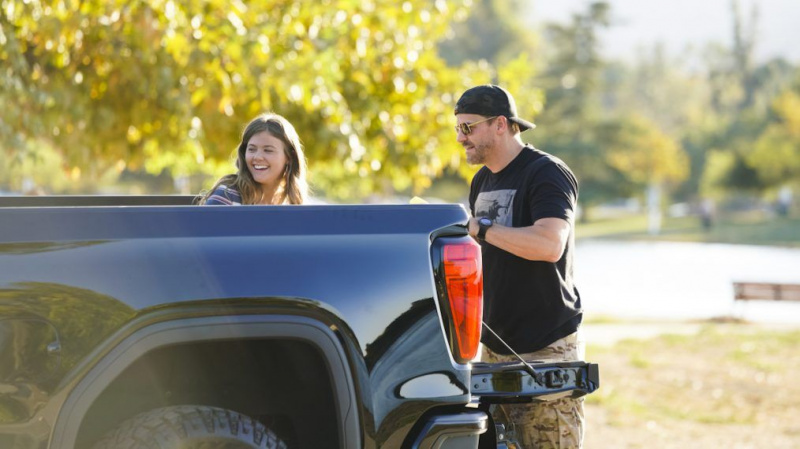 David Boreanaz SEAL Team Winter Premiere Jason Daughter