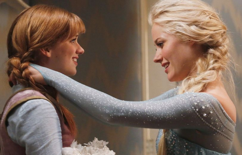 Anna und Elsa von Frozen schütteln sich in Staffel 3