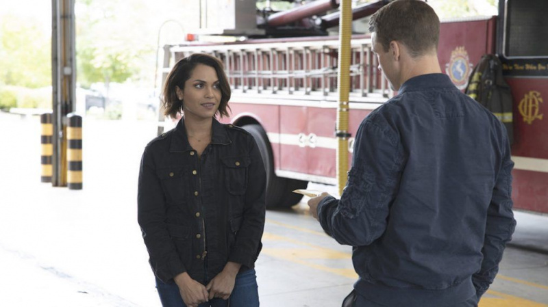 Skatīt Dawson un Casey Reunite žurnālā 'Chicago Fire' Fall Finale Promo (FOTOGRĀFIJAS)