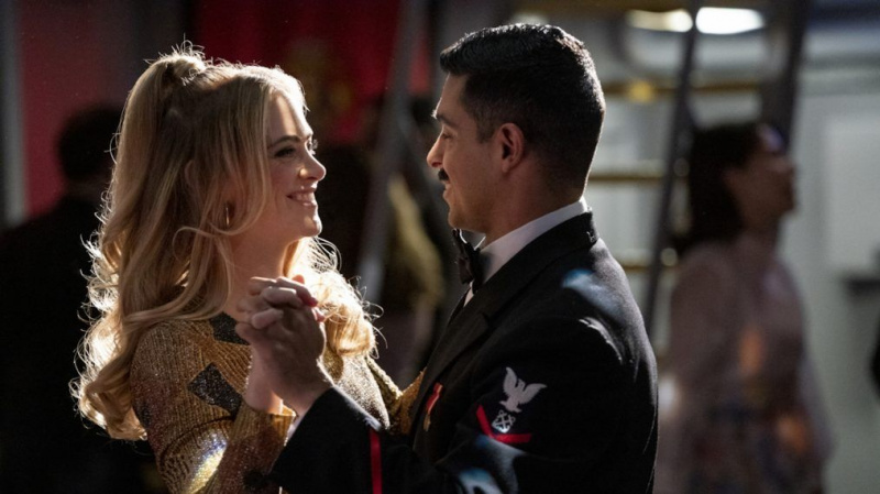 ビショップとトーレスが「NCIS」チームが事件をまとめるにつれて近づく（写真）