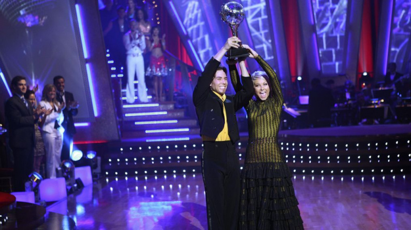 DANCING WITH THE STARS - APOLO ANTON OHNO, JULIANNE HOUGH