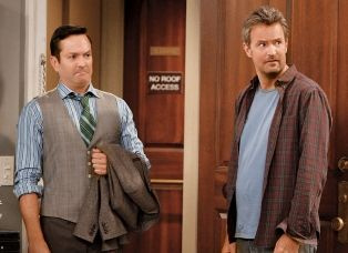 Matthew Perry i Thomas Lennon z The Odd Couple rozmawiają z Bro Bondingiem i Modernizując klasykę