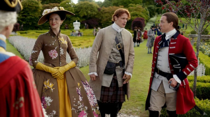 outlander 2 sezonas caitriona balfe sam heughan tobias menzies