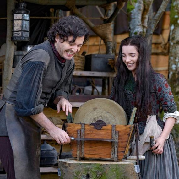 Outlander Staffel 6 Alexander Vlahos Jessica Reynolds