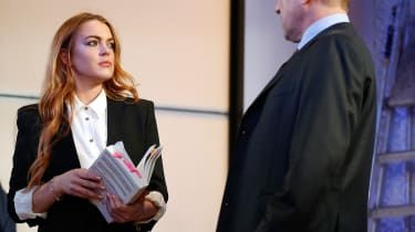 Lindsay Lohan v Speed-the-Plow: je bila popolna prometna nesreča?