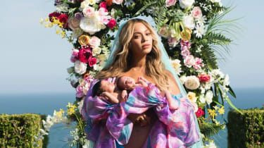 Beyonce 'bryder internettet' med foto af tvillinger