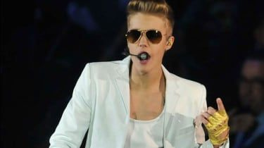 Justin Bieber je na 2. koncertu pripeljal do dvourne zamude