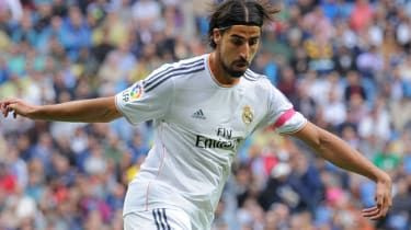 Ο Sami Khedira είναι καταζητούμενος καθώς οι αγγλικοί σύλλογοι ετοιμάζονται να εκτιναχθούν