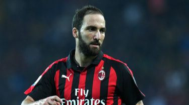 Správy o prestupoch Premier League: Gonzalo Higuain, Paulo Dybala, Eric Bailly