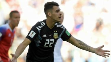 Zprávy o přestupu Arsenalu: Argentinská hvězda Cristian Pavon na hitparádě Unaie Emeryho