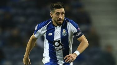 Portos mittfältare och kapten Hector Herrera spelar internationell fotboll för Mexiko