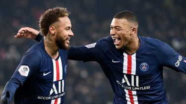 Neymar ja Kylian Mbappe juhlivat maalia Paris Saint-Germainille