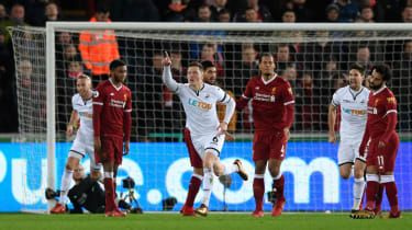 Valioliiga: 'F1-auto' Liverpool hajosi Swanseassa