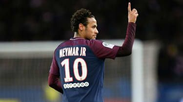 Den brasilianske anfallaren Neymar anslöt till Paris Saint-Germain för ett världsrekordpris på 200 miljoner pund i augusti 2017