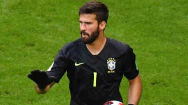 Správy o prestupoch do Premier League: Alisson, Yerry Mina, Jean Michael Seri, Nabil Fekir