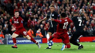 Kylian Mbappe skóroval za PSG pri porážke 3:2 proti Liverpoolu 18. septembra na Anfielde