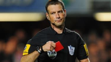 Rozhodca Clattenburg vylúčil z koncertu Eda Sheerana