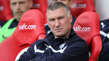 Zakaj je Leicester odpustil trenerja Nigela Pearsona?