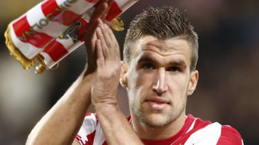Man Utd îl aliniază pe Strootman pentru 2015, când Cleverley se alătură exodului