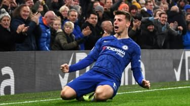 Mason Mount świętuje zdobycie gola dla Chelsea w Premier League
