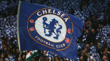 Zastava Chelseaja vijori na Stamford Bridgeu