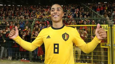 Den belgiske midtbanespiller Youri Tielemans spillede hovedrollen på leje hos Leicester City i sidste sæson