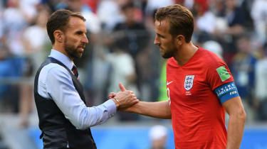 Antrenorul principal al Angliei Gareth Southgate și căpitanul Harry Kane de la Tottenham