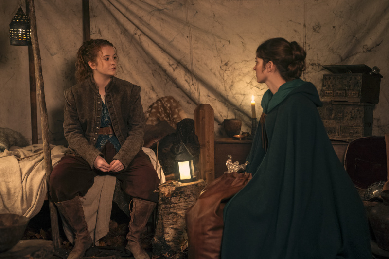   Susannah (Maréad Tyers) και Jane Gray (Emily Bader)