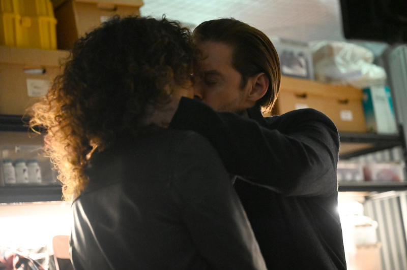 Hijo pródigo Temporada 2 Episodio 12 Dani Malcolm Kiss