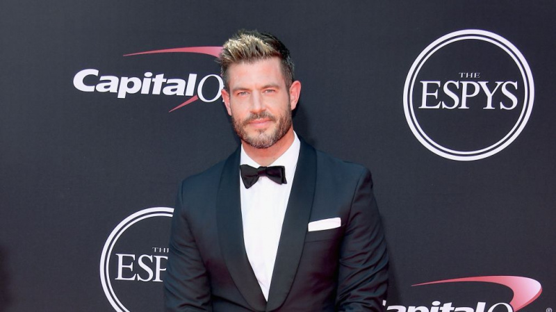 Jesse Palmer accueillera une nouvelle émission de rencontres avec des producteurs 'Bachelor'